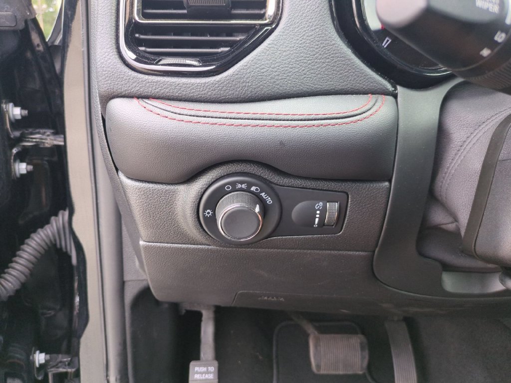 Used 2025 Dodge Durango GT RWD image 17