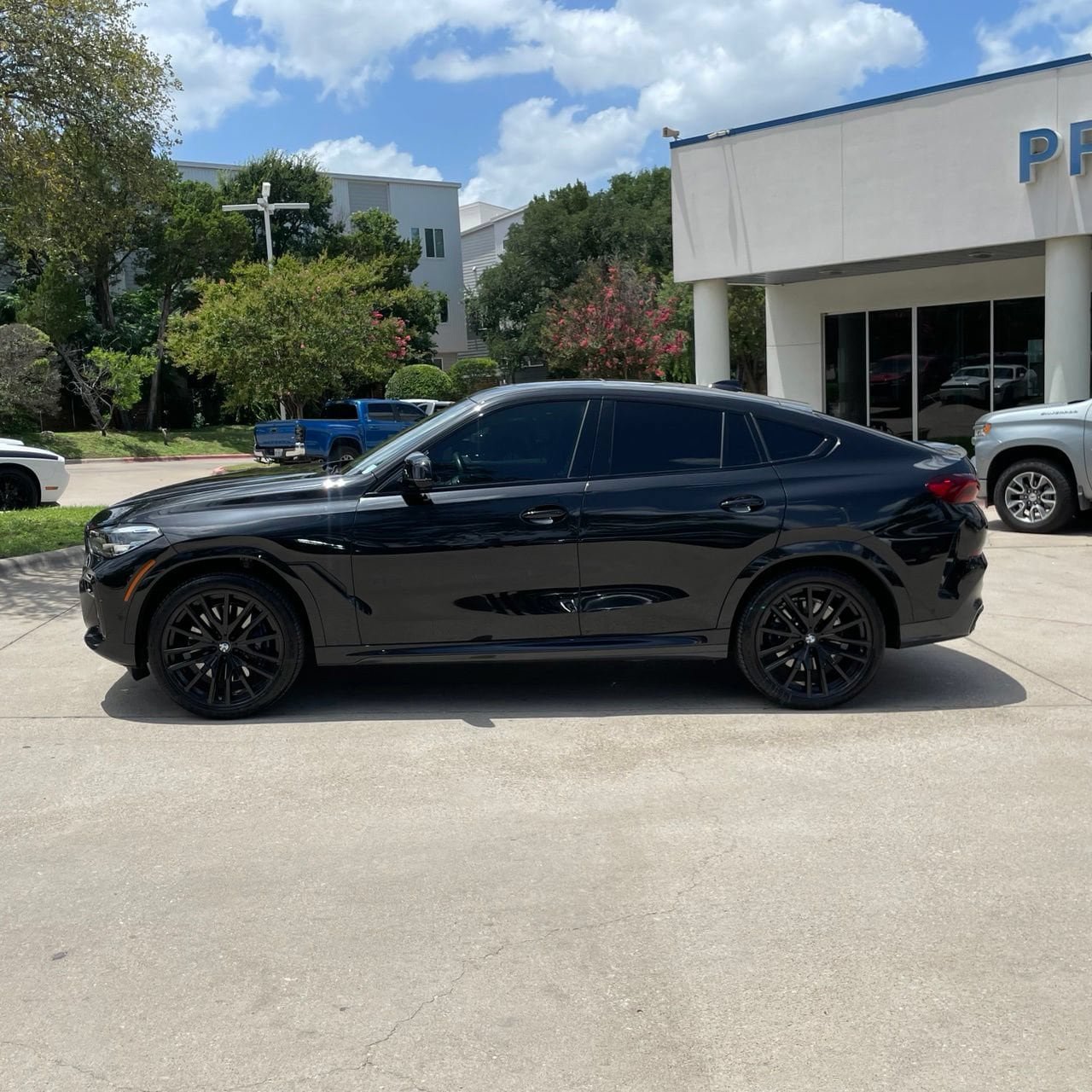 Used 2023 BMW X6 M50i w/ Parking Assistance Package AWD/4WD image 3