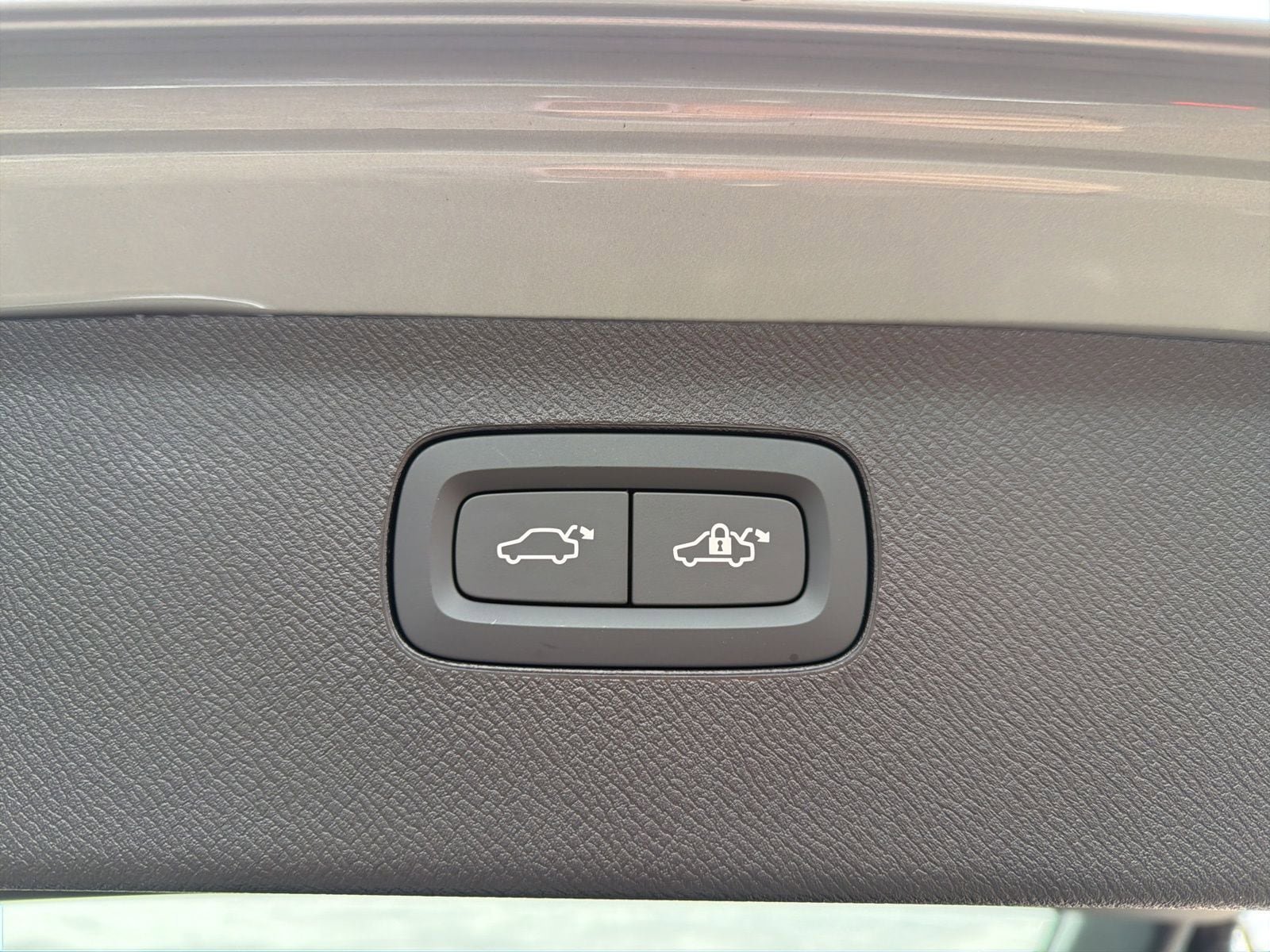 New 2026 Volvo XC90 T8 Ultra w/ Protection Package image 21