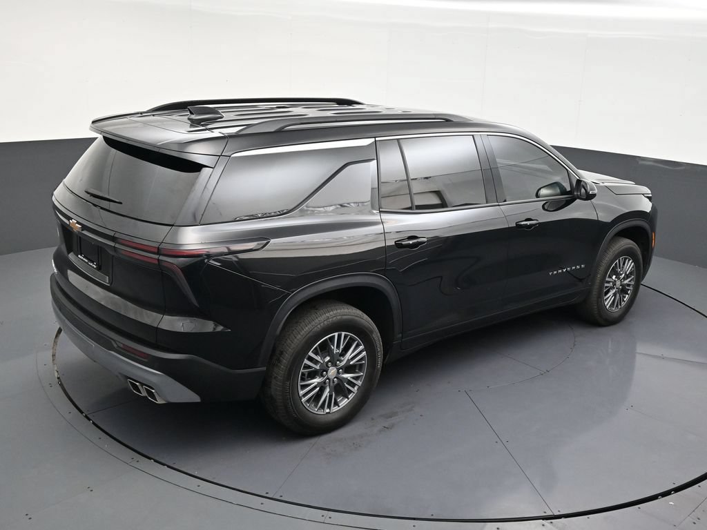 Used 2025 Chevrolet Traverse LT FWD image 13