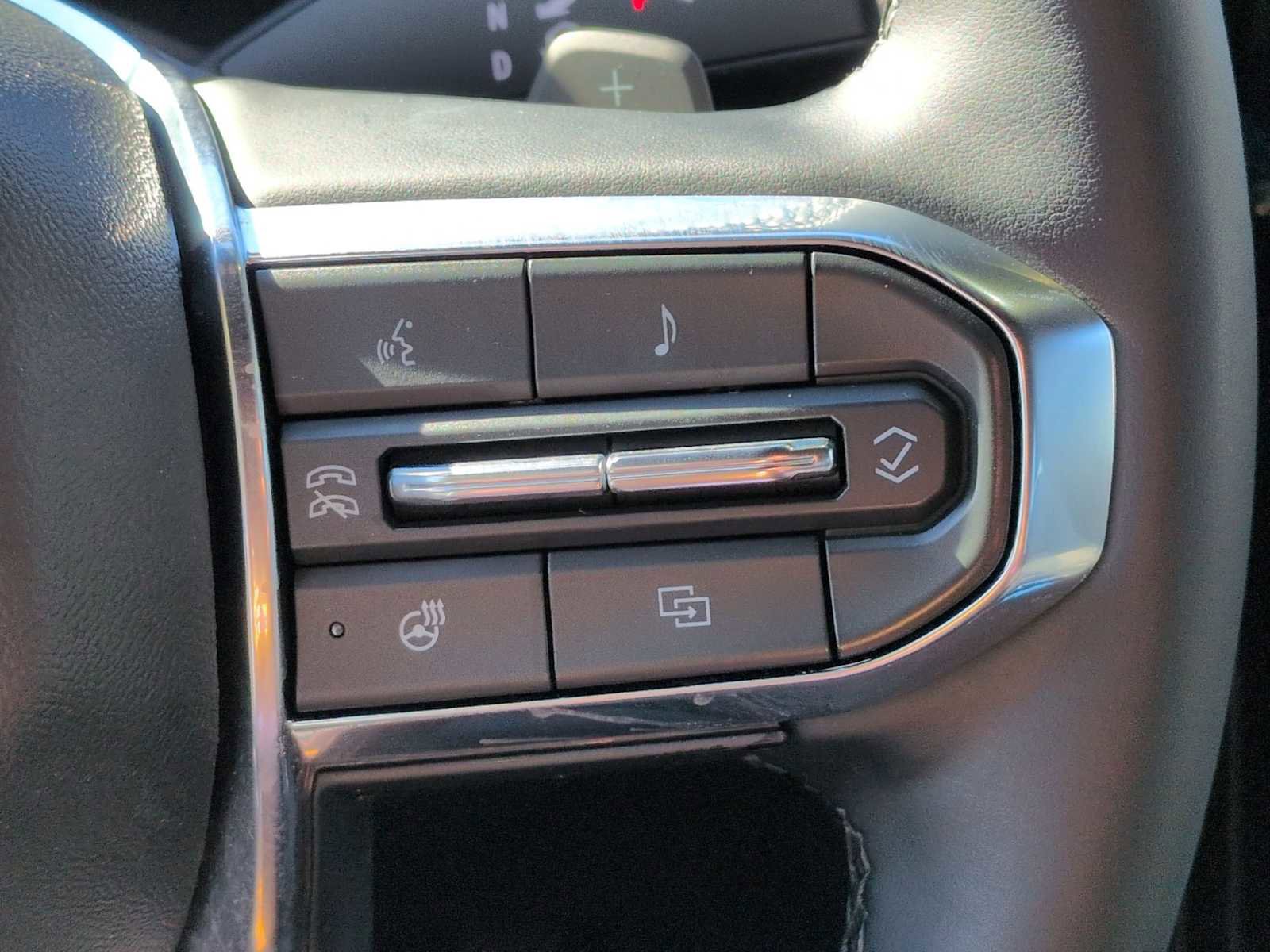 Used 2024 GMC Acadia Elevation image 25