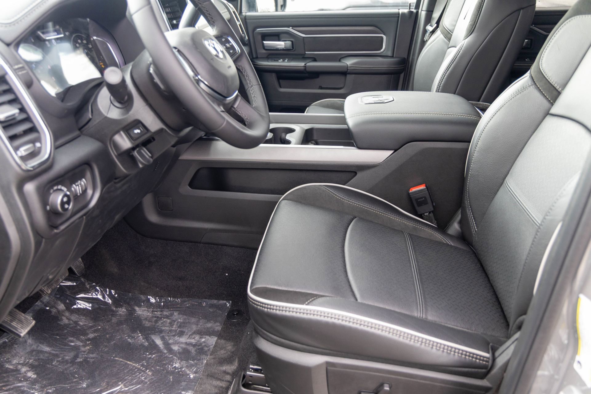 New 2026 RAM 2500 Laramie AWD/4WD image 4