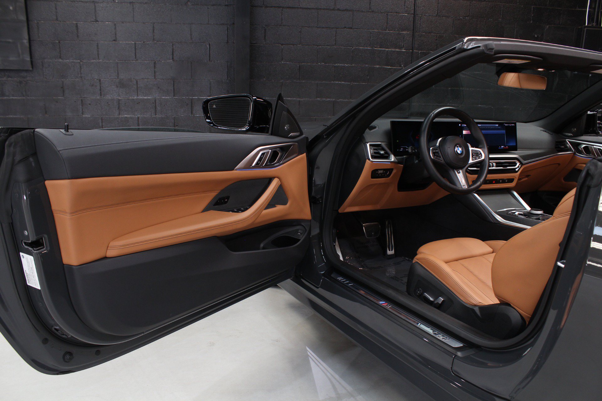 Used 2024 BMW M440i Convertible w/ Premium Package RWD image 36