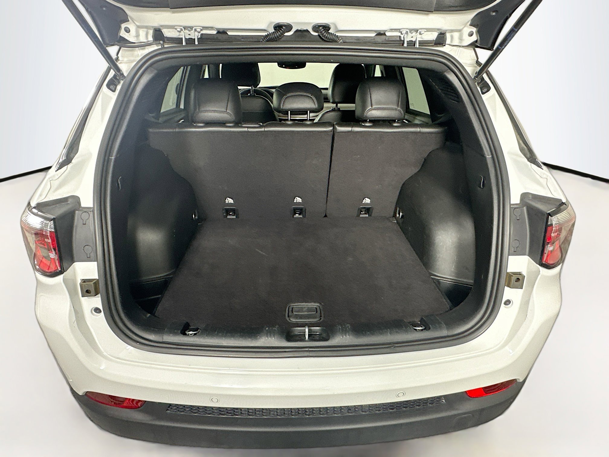 Used 2025 Jeep Compass Limited image 27