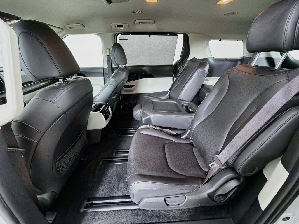 Certified 2024 Kia Carnival EX FWD image 24