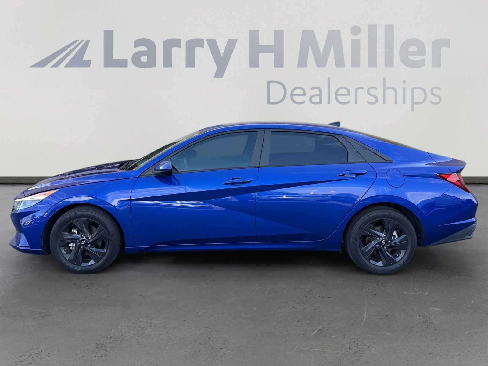 Used 2023 Hyundai Elantra SEL FWD image 2