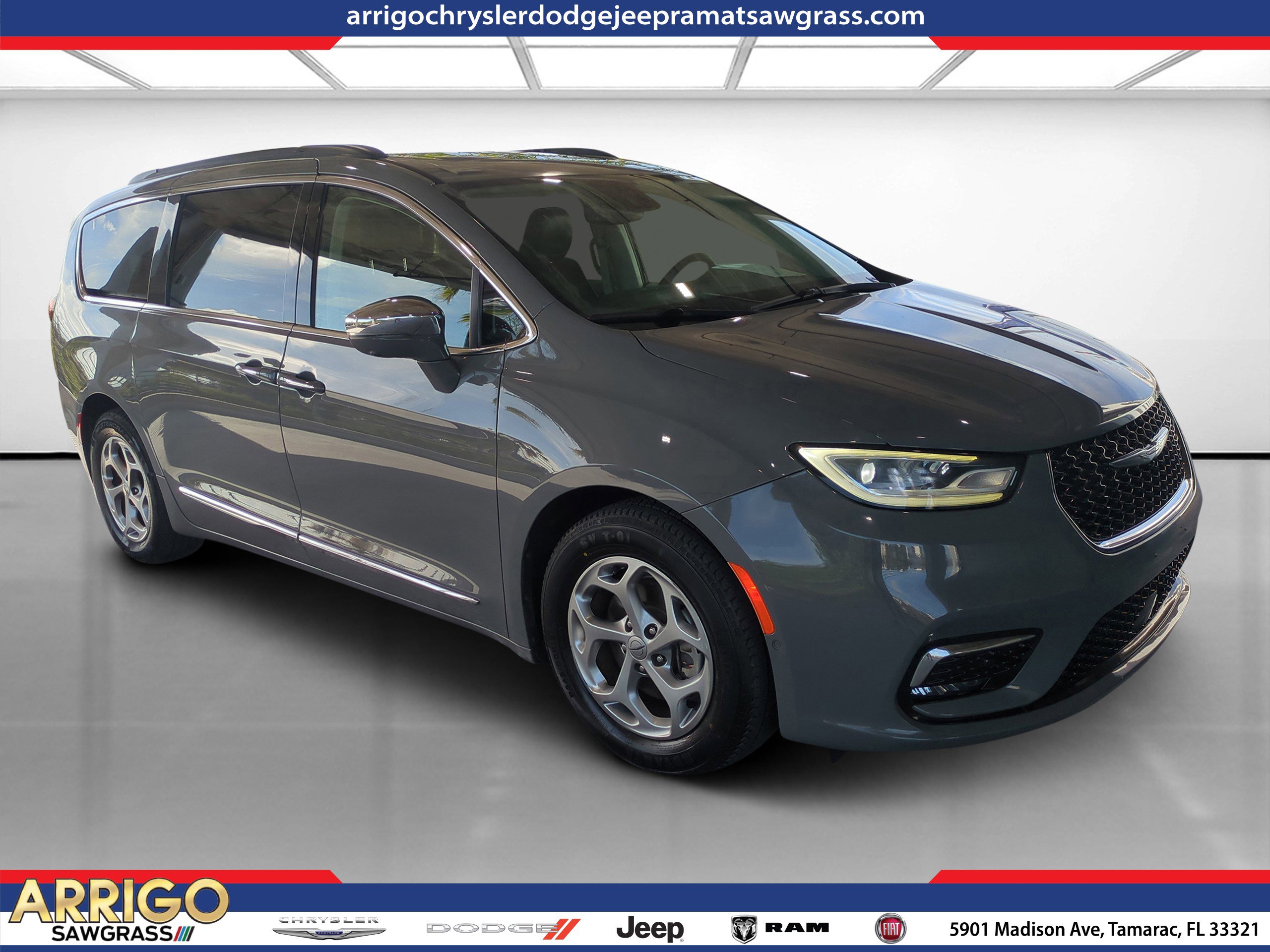 Used 2022 Chrysler Pacifica Limited FWD image 1