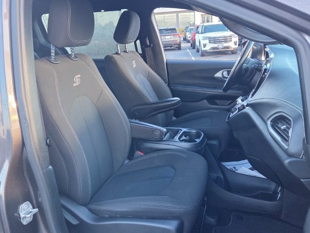 Used 2021 Chrysler Pacifica Touring w/ S Appearance Package FWD image 18