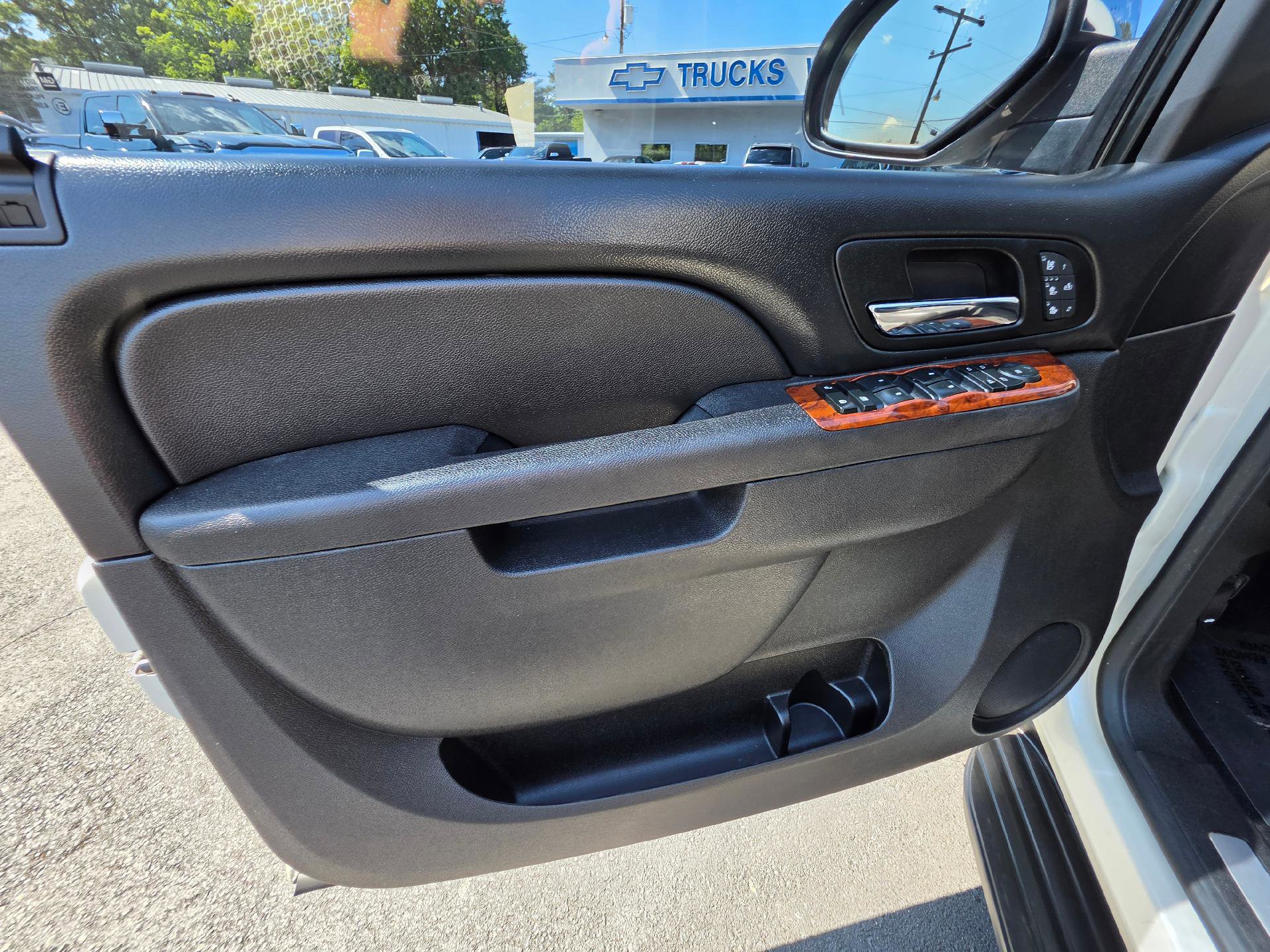 Used 2012 Chevrolet Avalanche LTZ AWD/4WD image 17