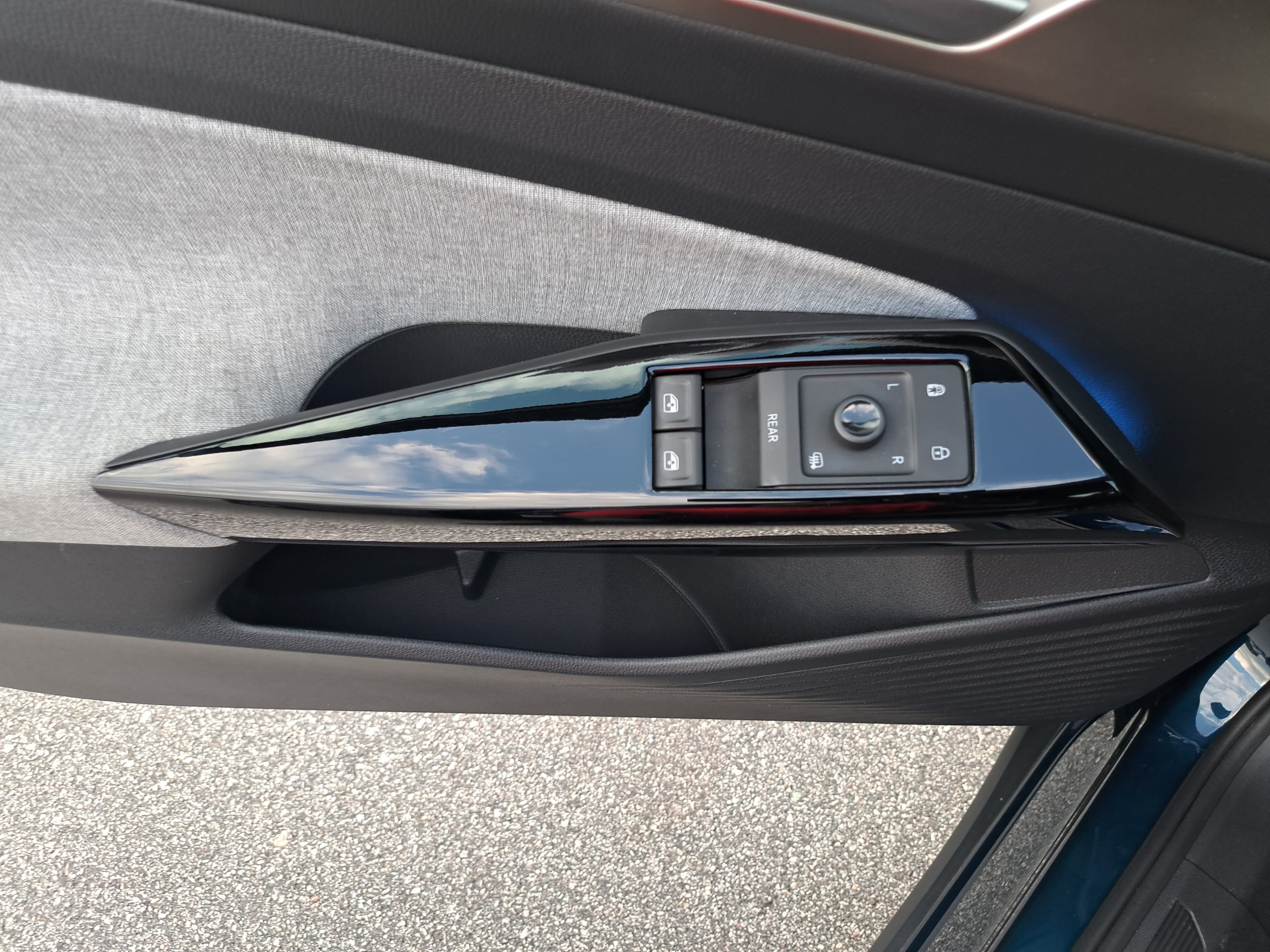 Certified 2023 Volkswagen ID.4 Pro RWD image 28