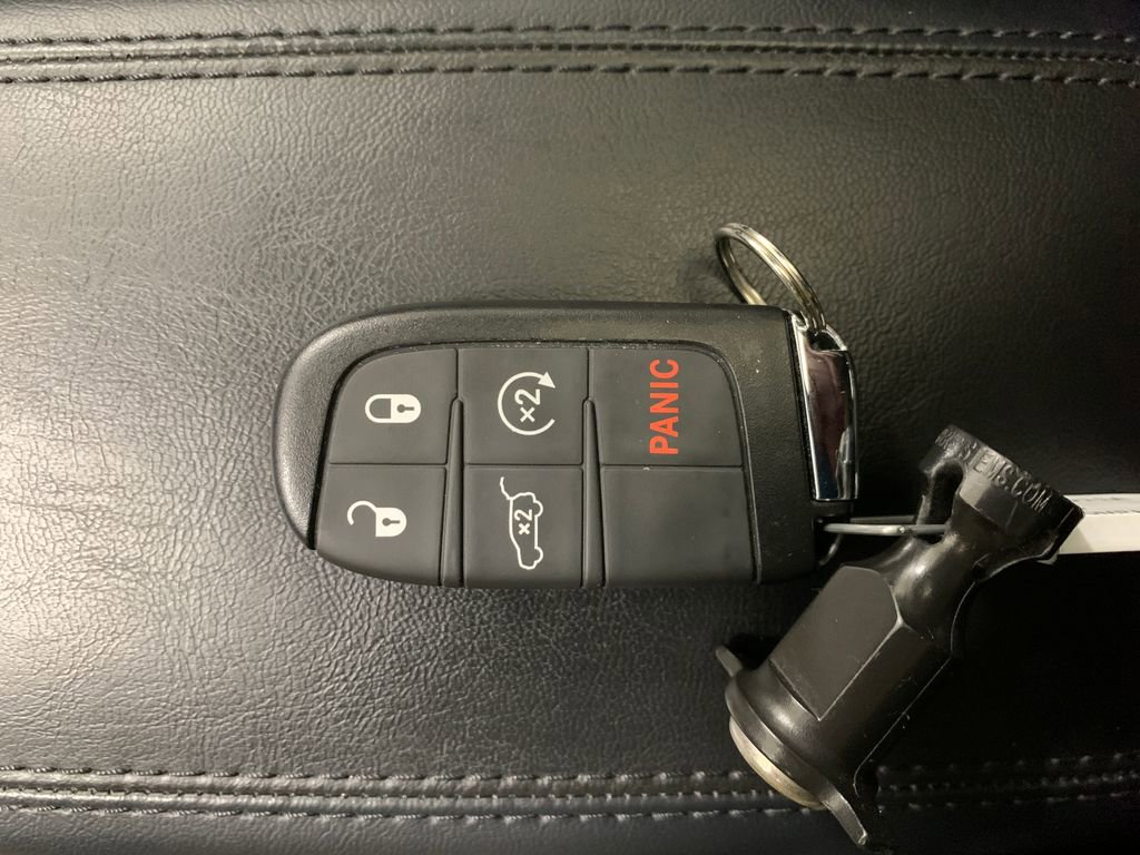 Used 2025 Jeep Compass Latitude w/ Sun & Sound Group image 16