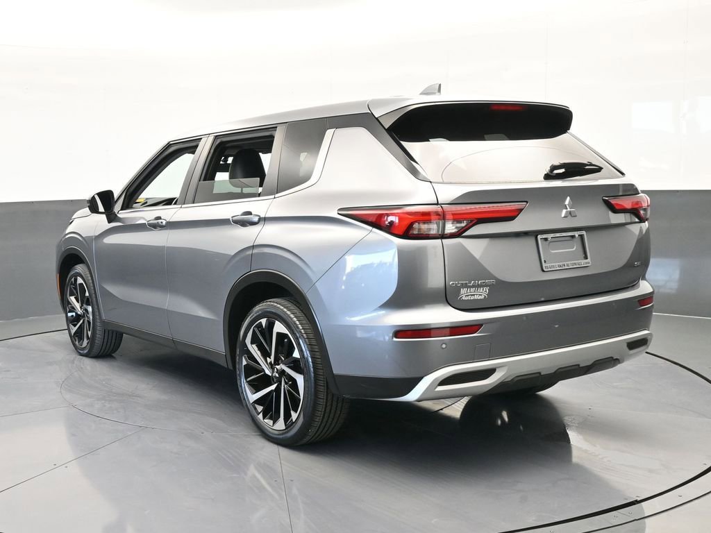 Used 2022 Mitsubishi Outlander SE image 4