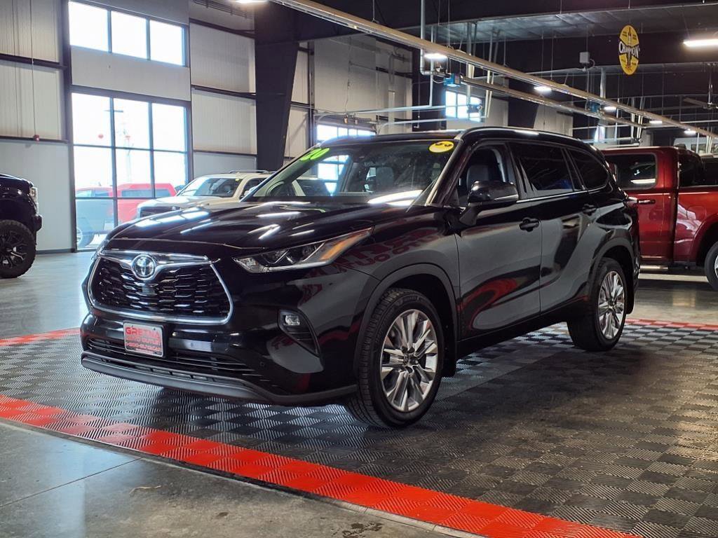 Used 2020 Toyota Highlander Limited image 3