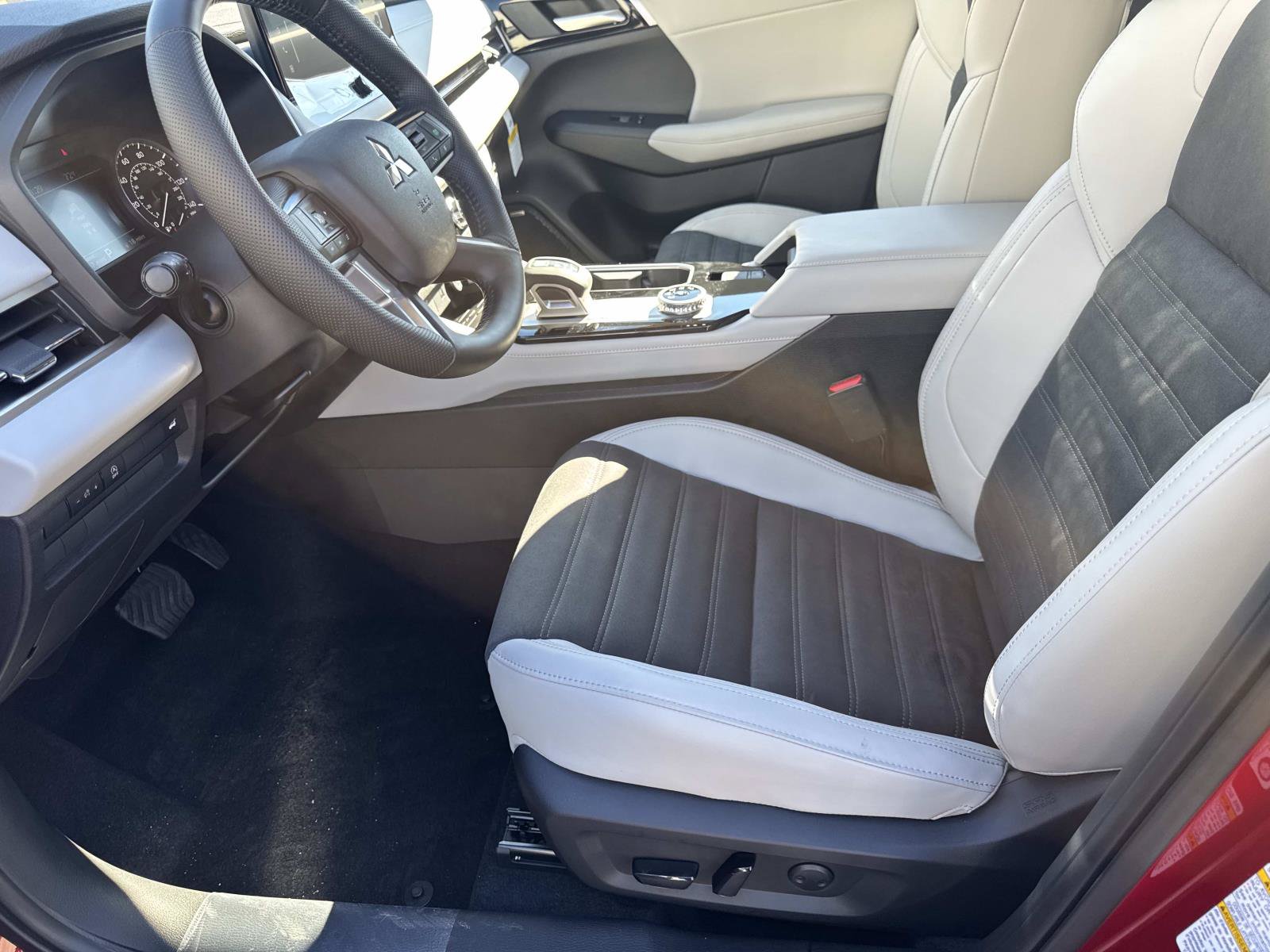 New 2026 Mitsubishi Outlander SE FWD image 13