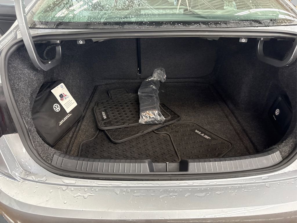 Used 2020 Volkswagen Jetta R-Line w/ R-Line Cold Weather Package image 11