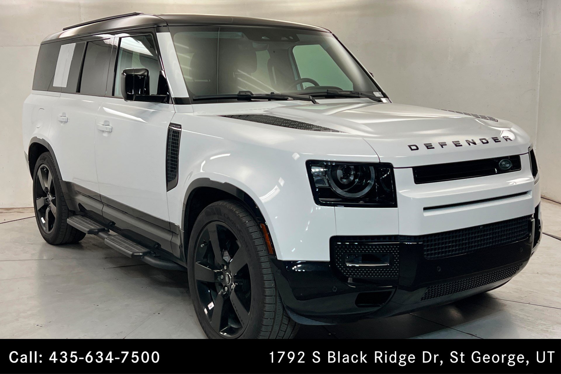 Used 2025 Land Rover Defender 130 X-Dynamic SE AWD/4WD image 7