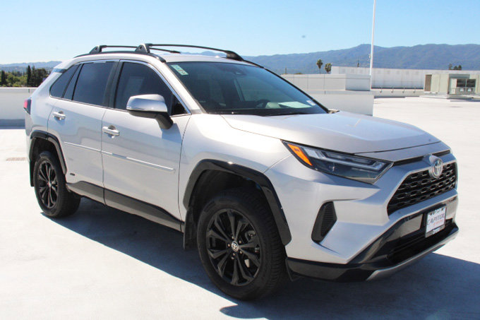 Certified 2022 Toyota RAV4 SE image 2