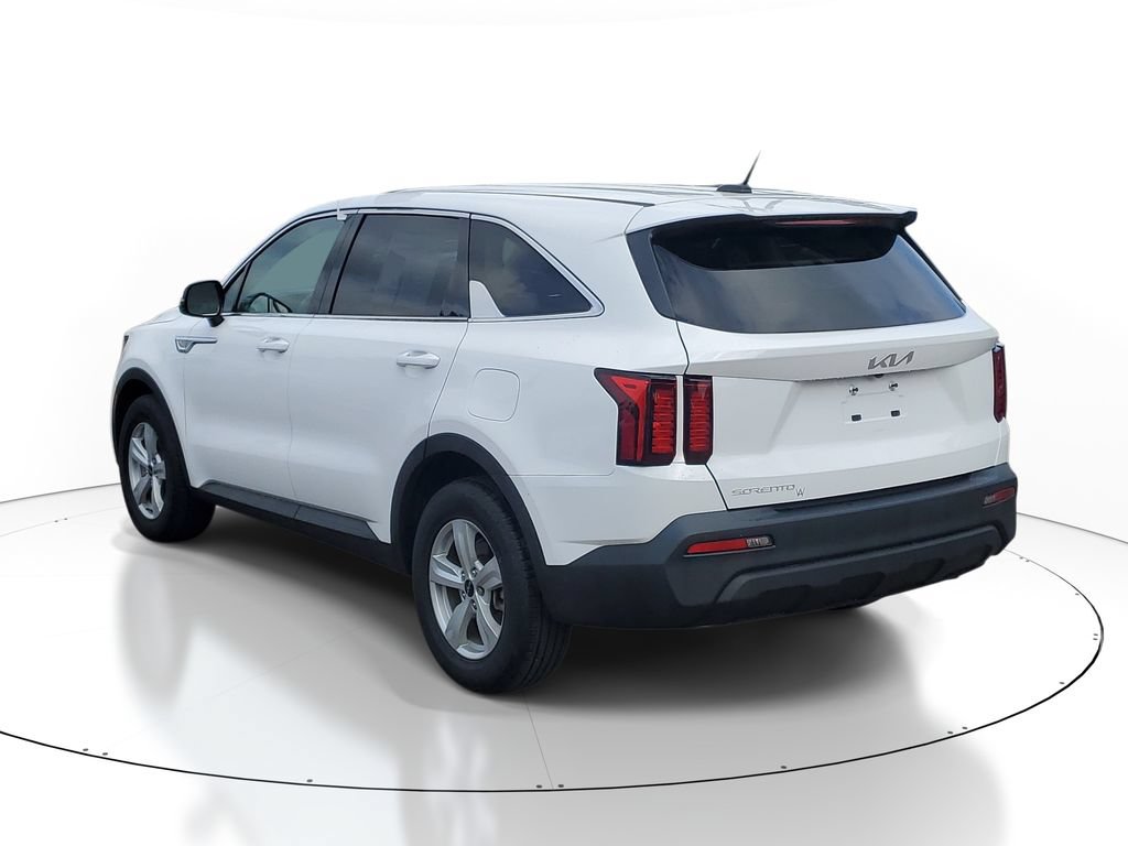 Certified 2023 Kia Sorento LX FWD image 3