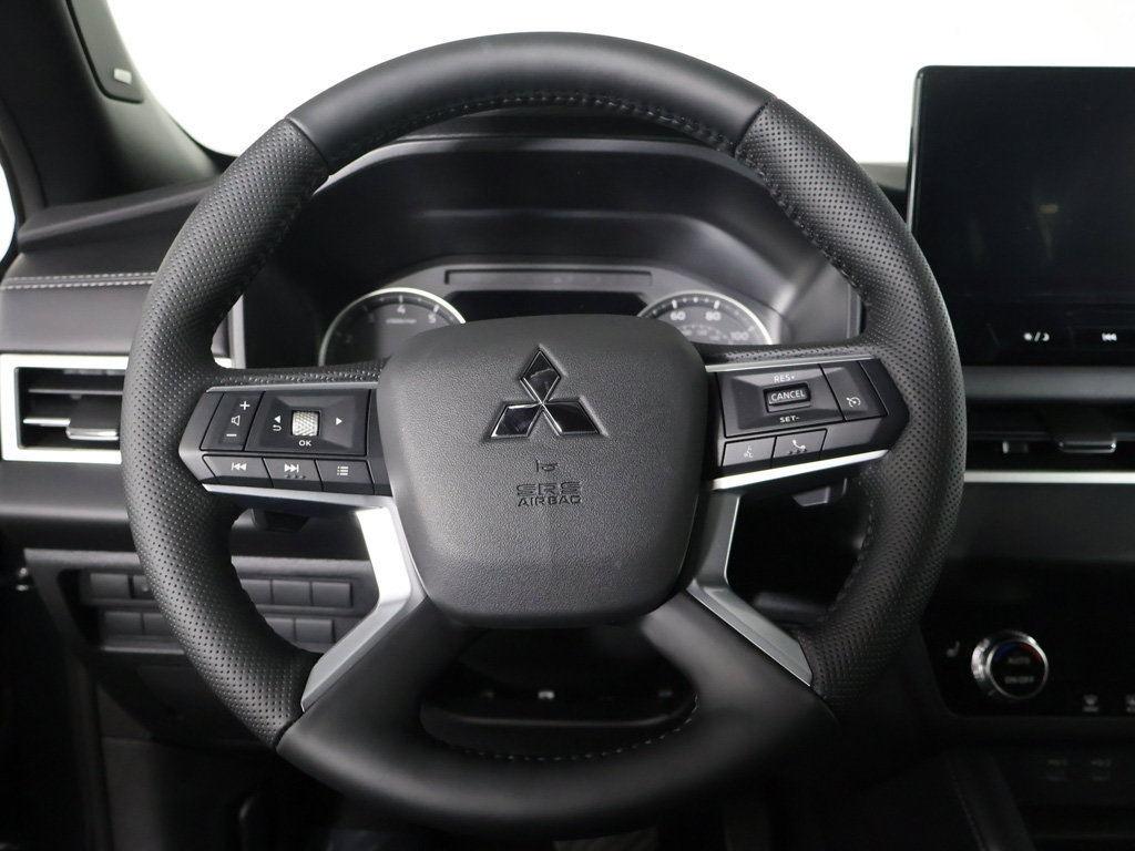 New 2026 Mitsubishi Outlander LE AWD/4WD image 34