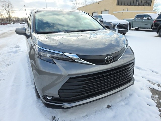 New 2026 Toyota Sienna XLE