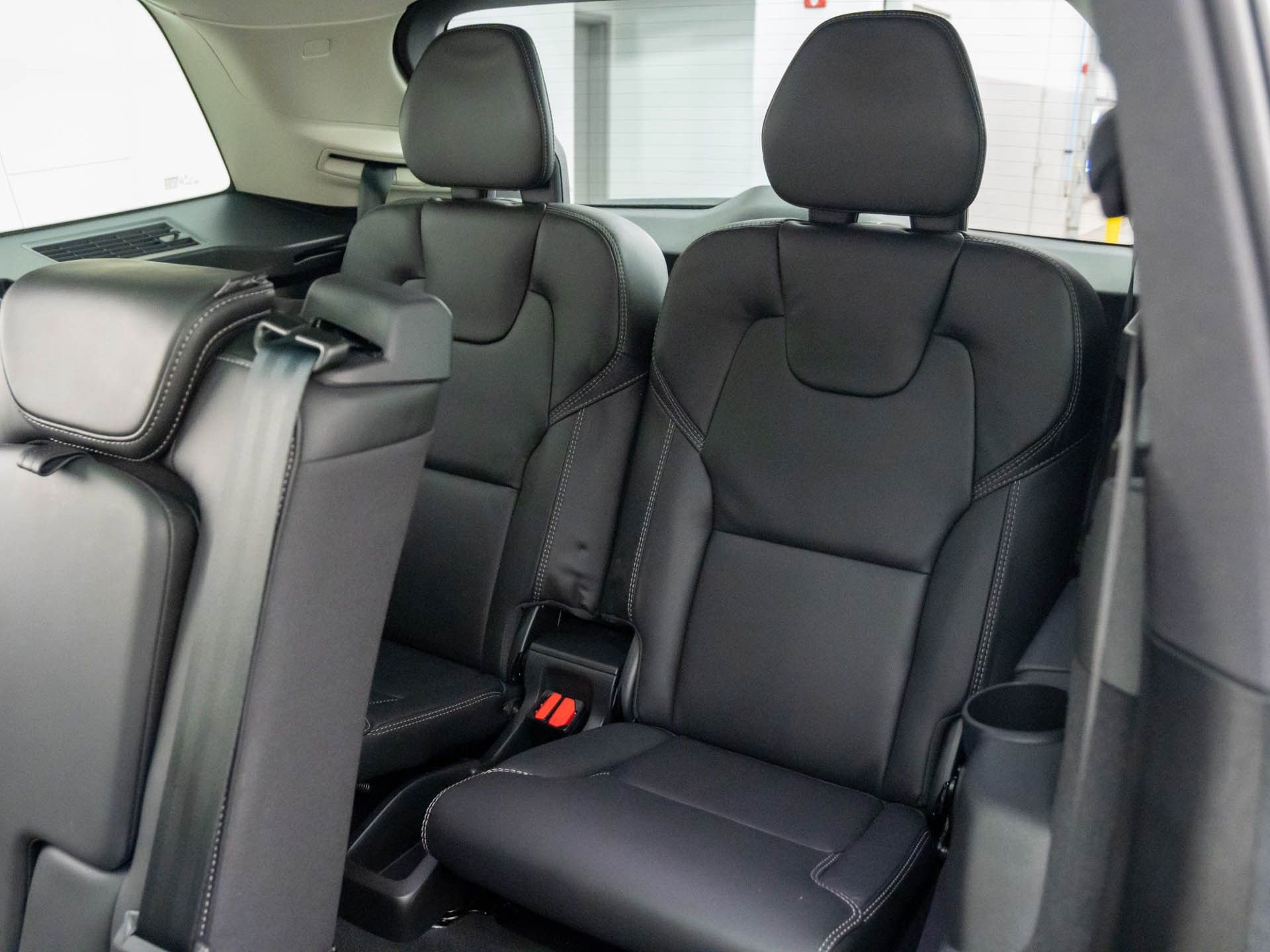 Used 2024 Volvo XC90 B6 Ultimate w/ Protection Package image 18