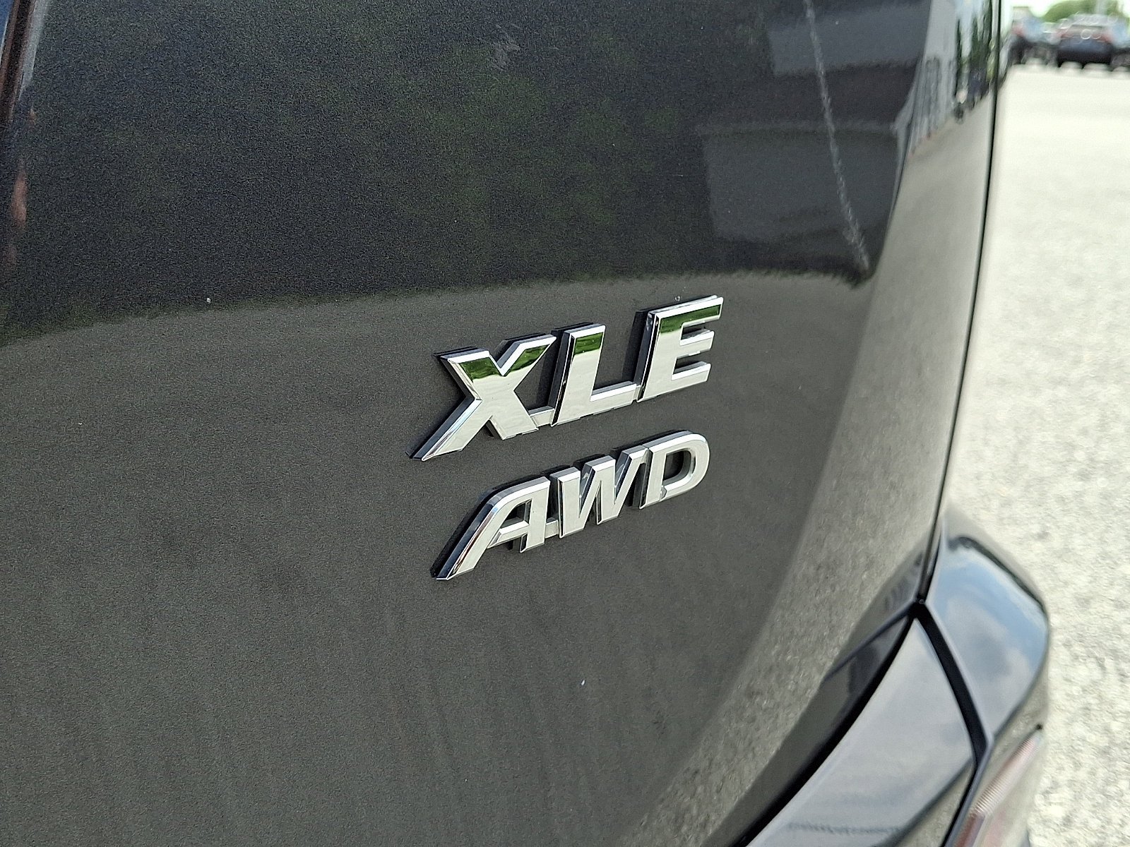 Used 2017 Toyota RAV4 XLE w/ All Weather Liner Package AWD/4WD image 30