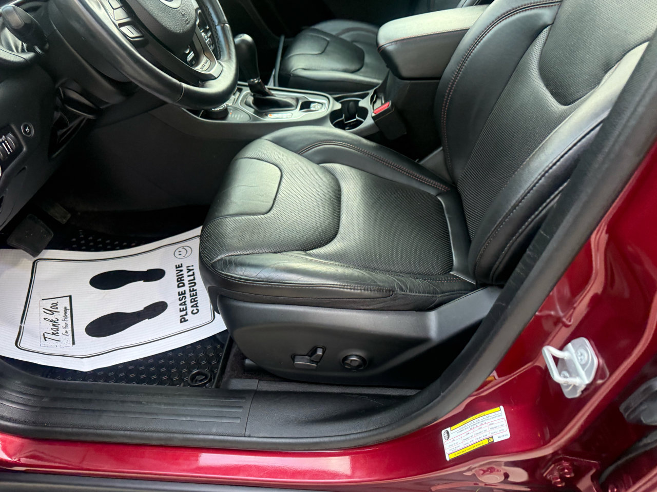 Used 2019 Jeep Cherokee Trailhawk image 11