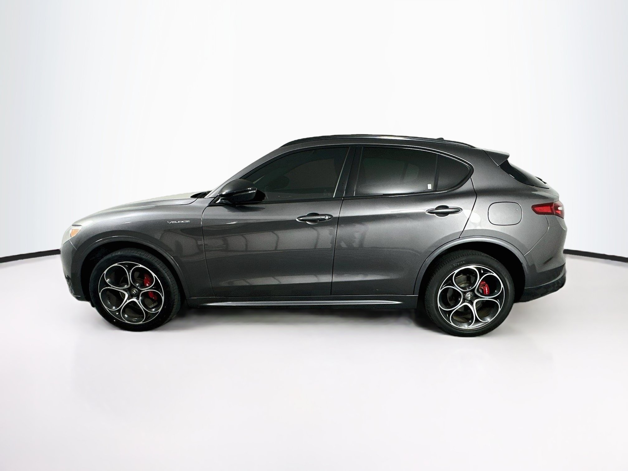 Used 2023 Alfa Romeo Stelvio Veloce AWD/4WD image 4