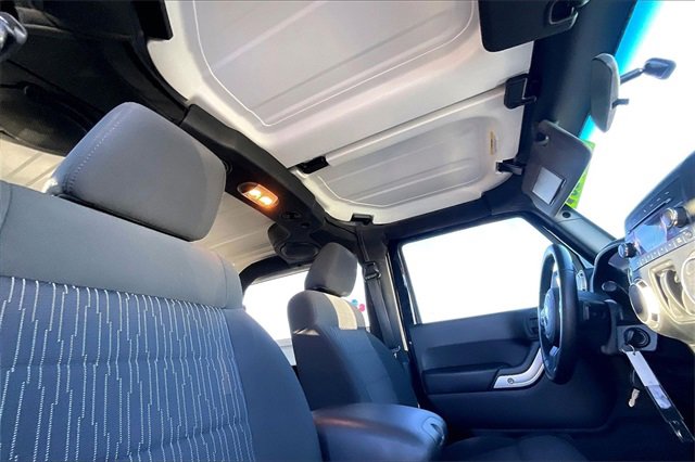 Used 2011 Jeep Wrangler Rubicon w/ PWR Convenience Group image 17