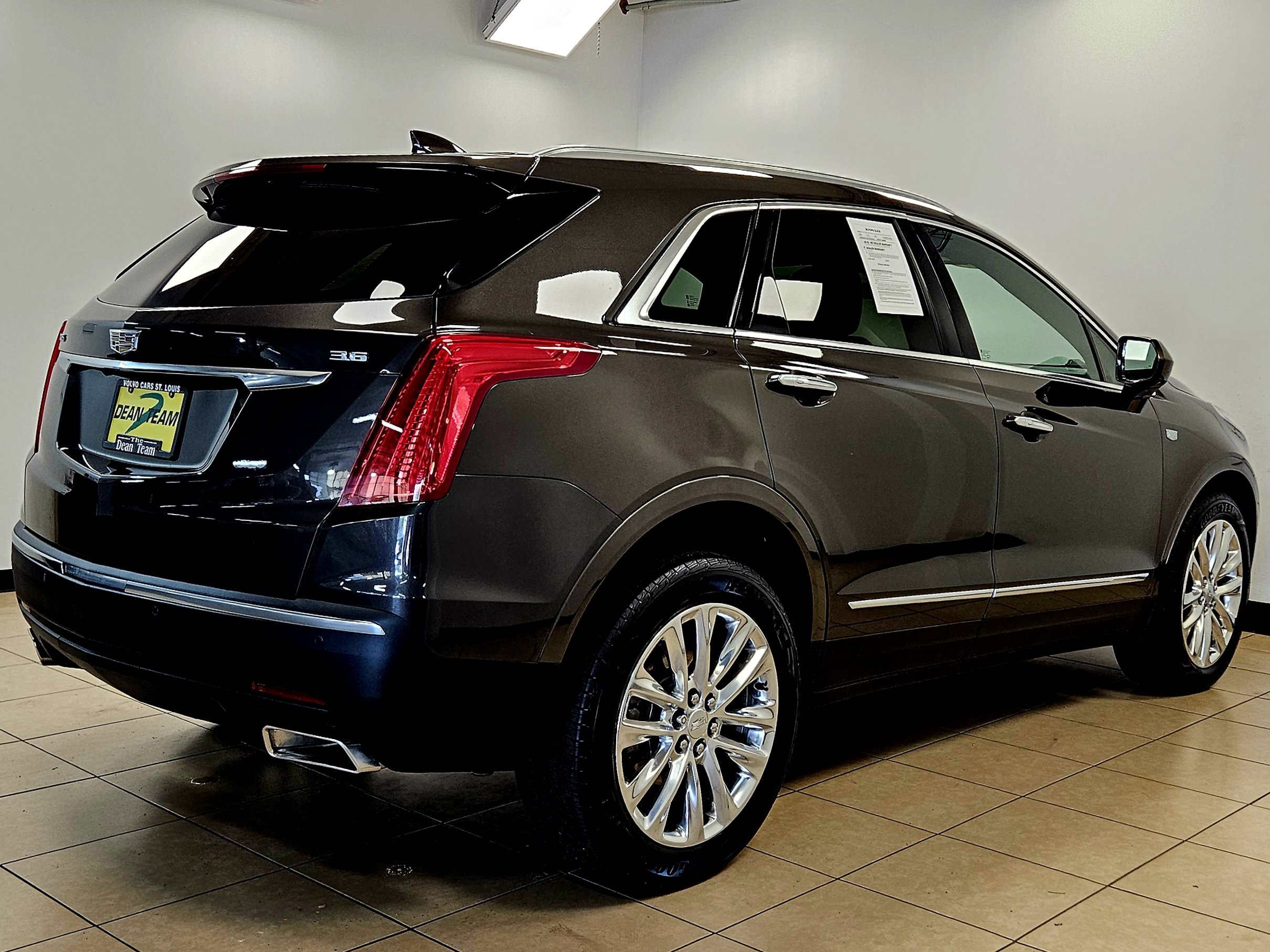Used 2019 Cadillac XT5 Premium Luxury w/ Advanced Security Package image 4