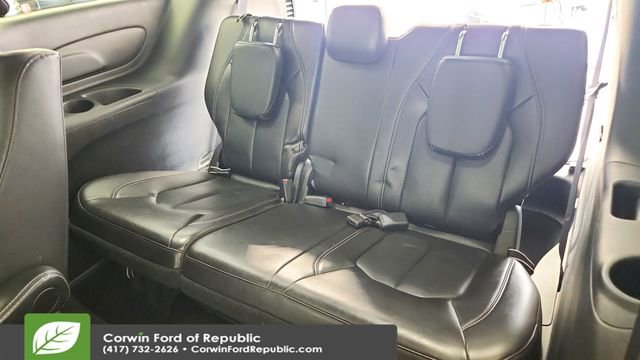 Used 2024 Chrysler Pacifica Select image 21
