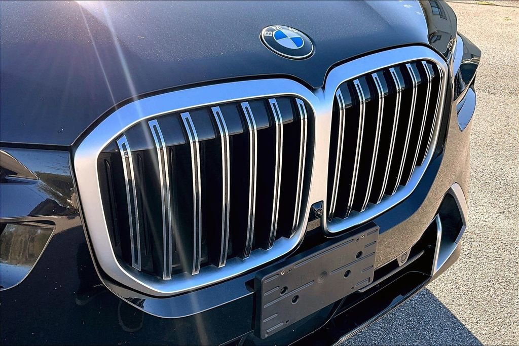 Used 2023 BMW X7 xDrive40i w/ Premium Package image 34