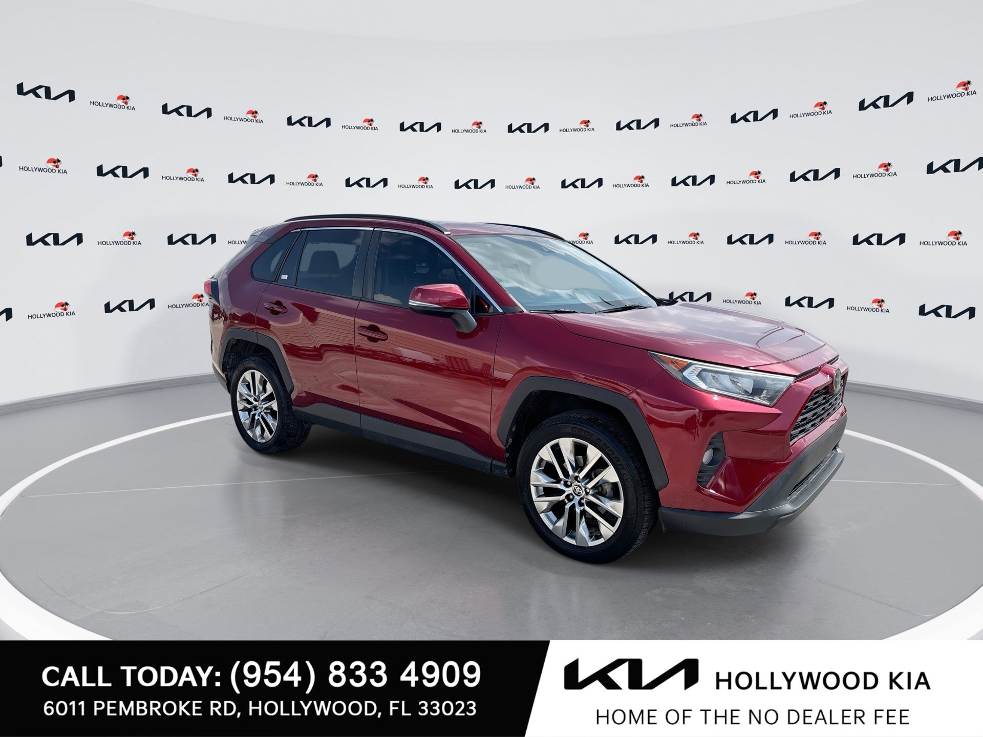 Used 2021 Toyota RAV4 XLE Premium FWD image 2