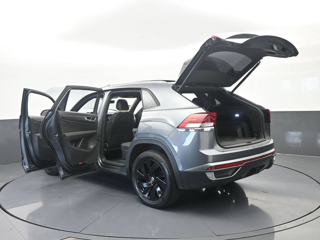 Used 2025 Volkswagen Atlas Cross Sport SE w/ Panoramic Sunroof Package FWD image 82