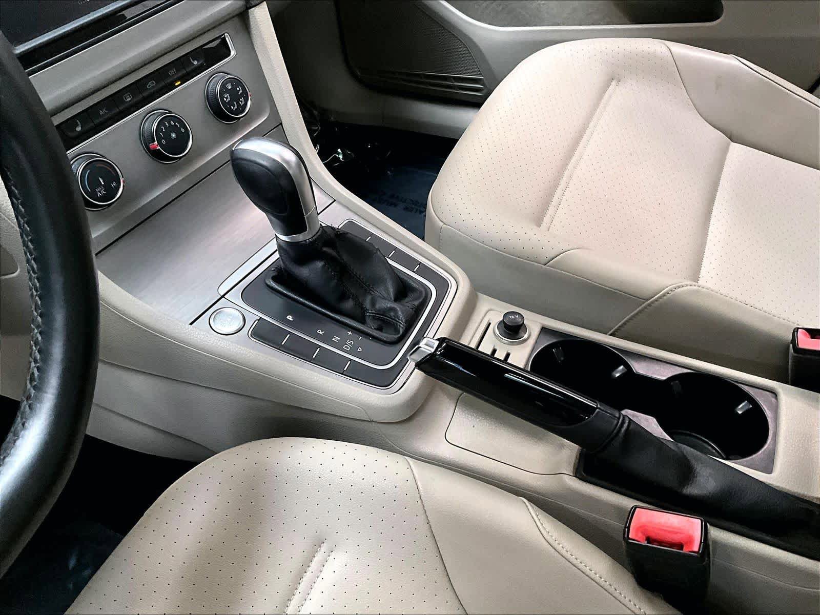 Used 2016 Volkswagen Golf SE FWD image 19