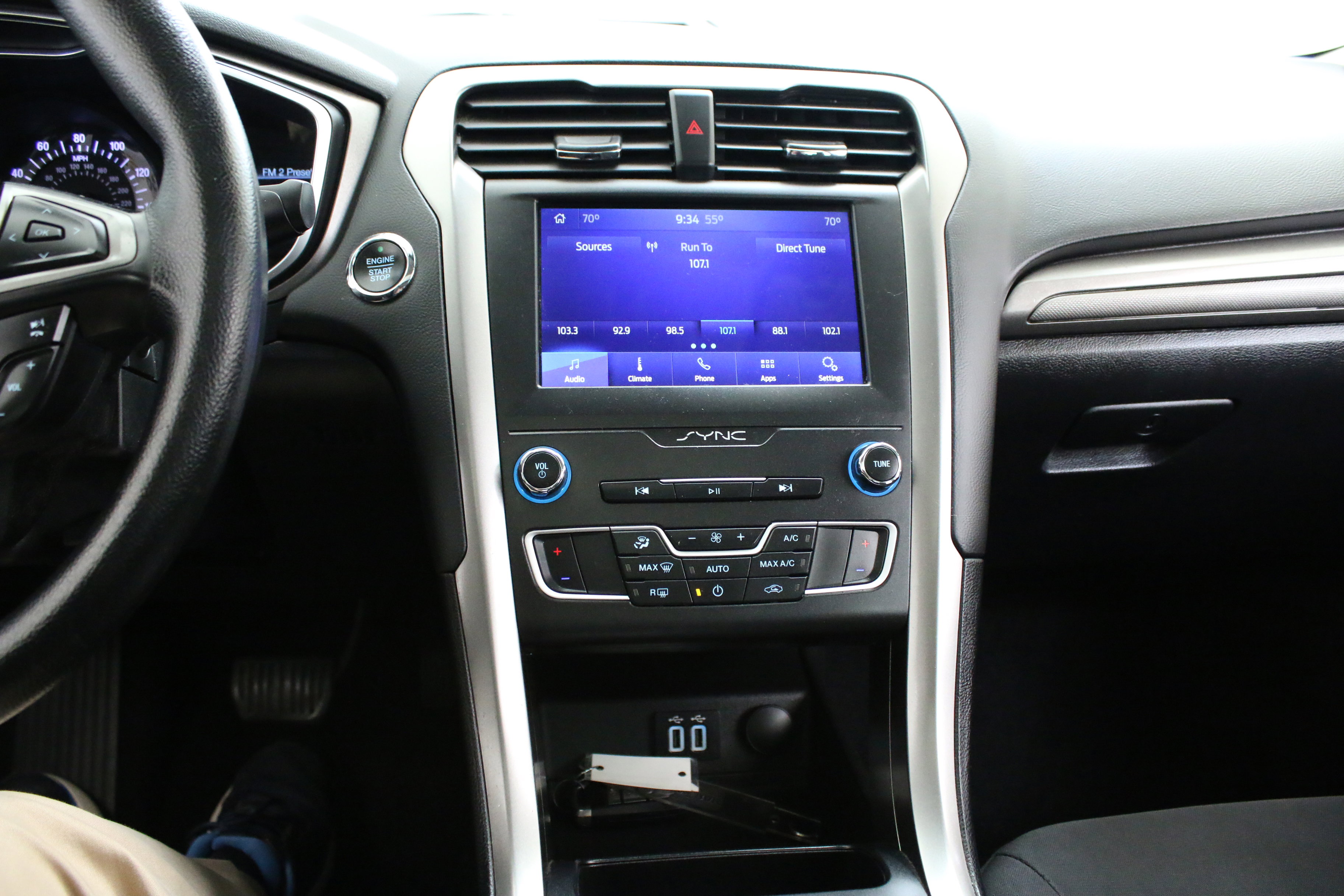 Used 2020 Ford Fusion SE image 19