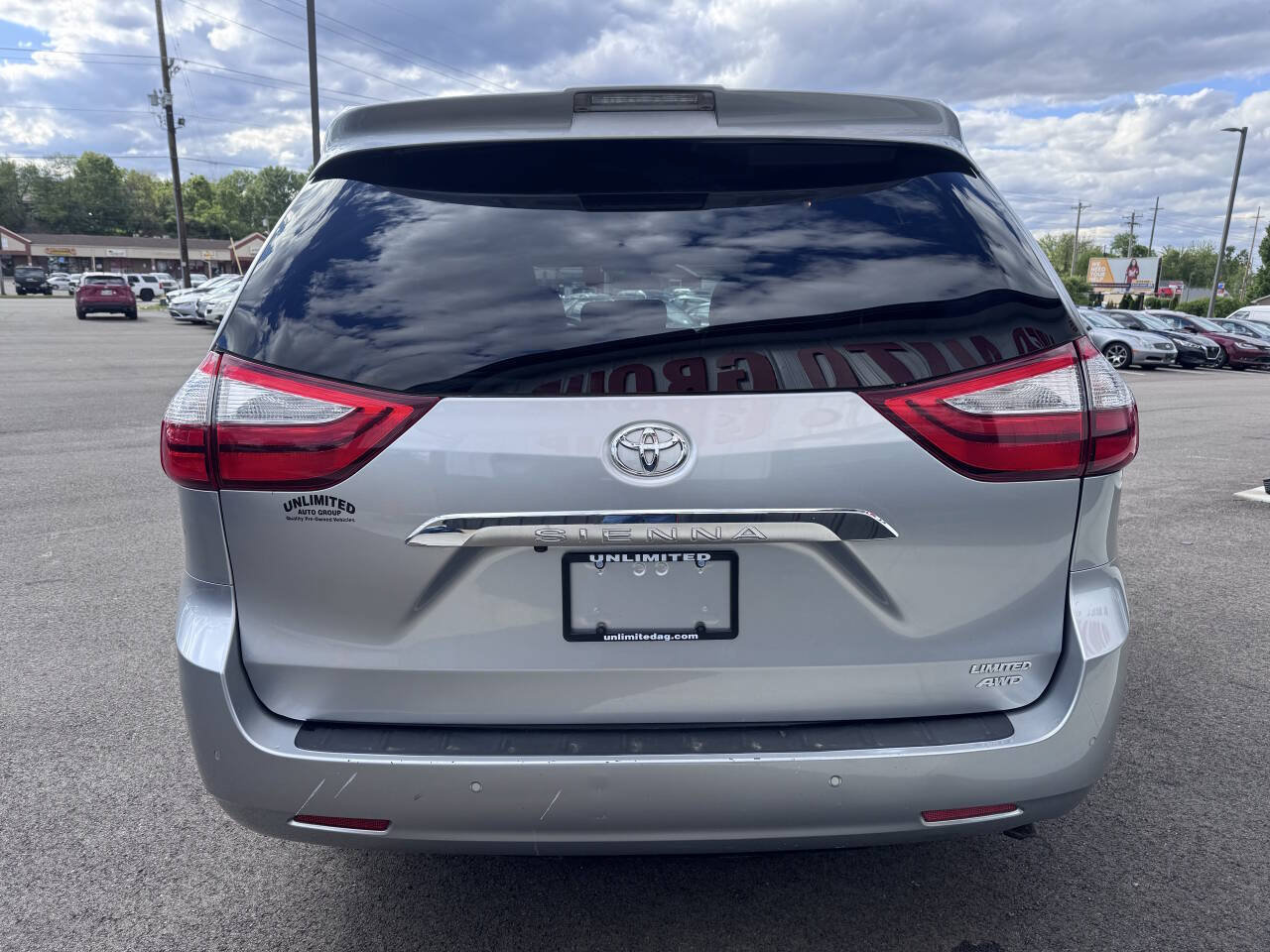 Used 2019 Toyota Sienna Limited AWD/4WD image 6