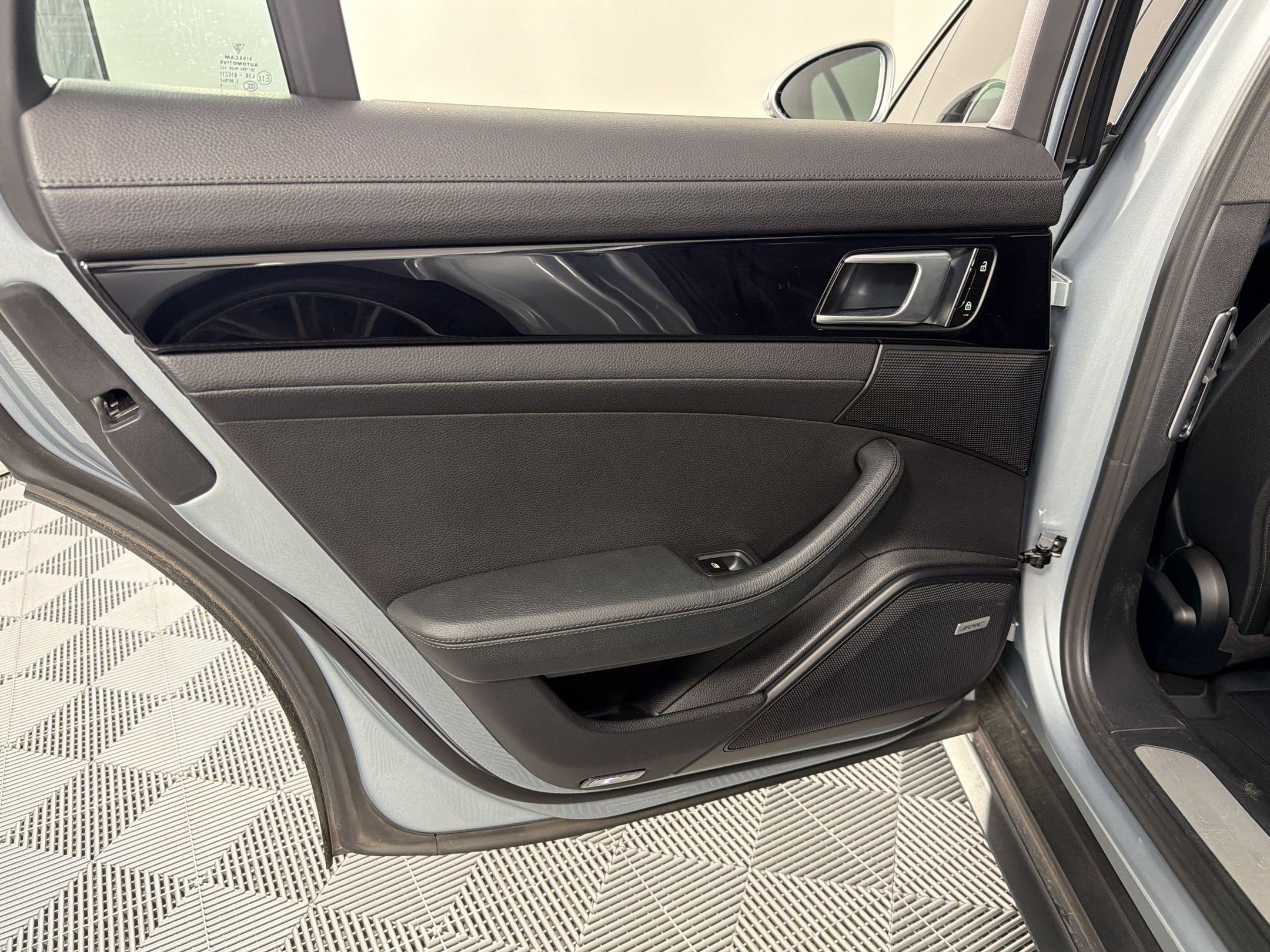 Certified 2019 Porsche Panamera image 24