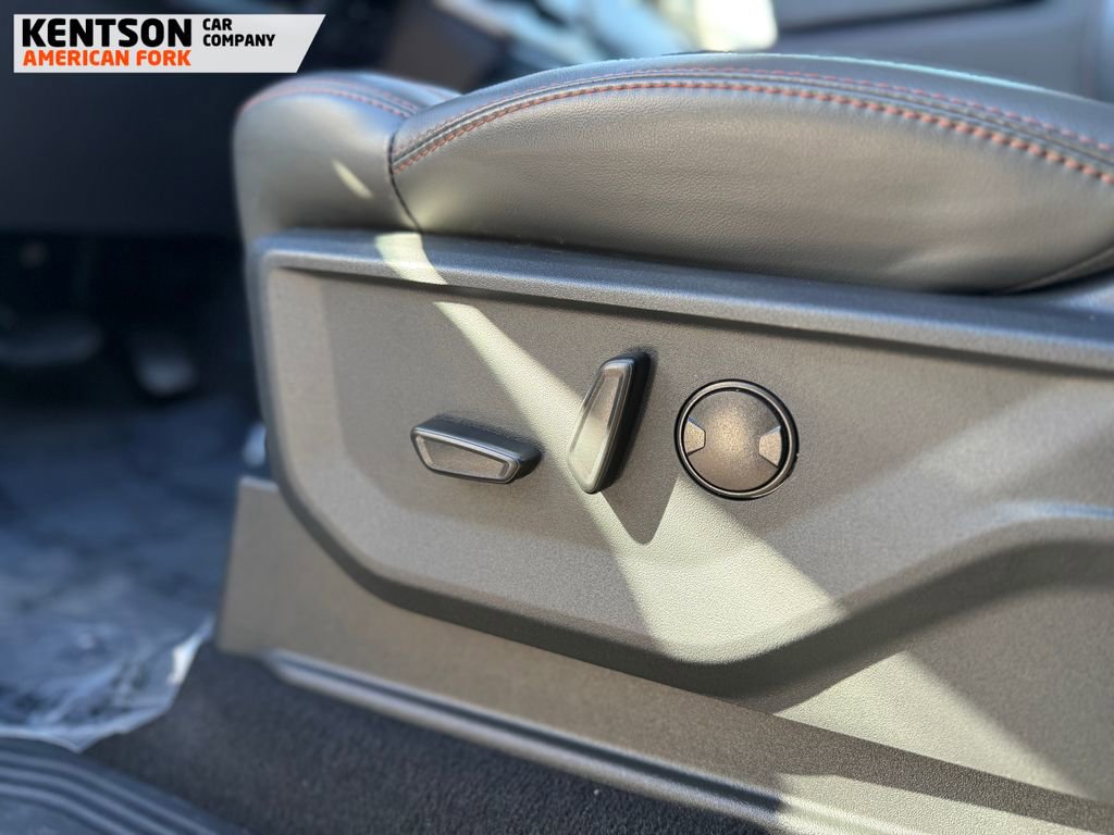 Used 2025 Ford Expedition Active image 37