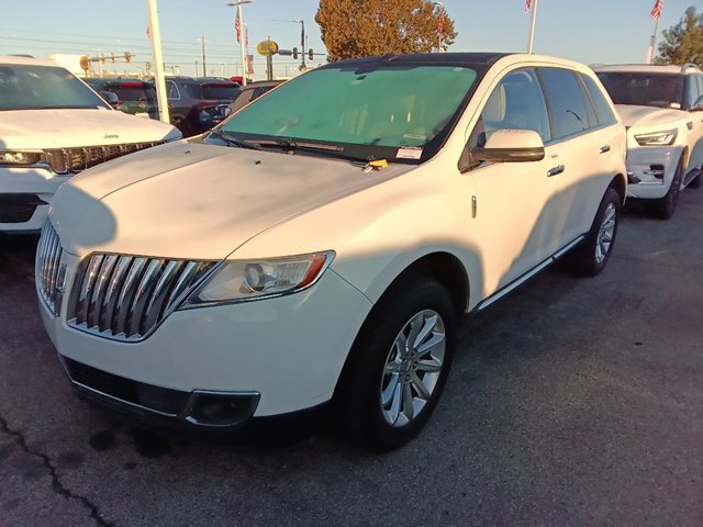 Used 2013 Lincoln MKX FWD image 2