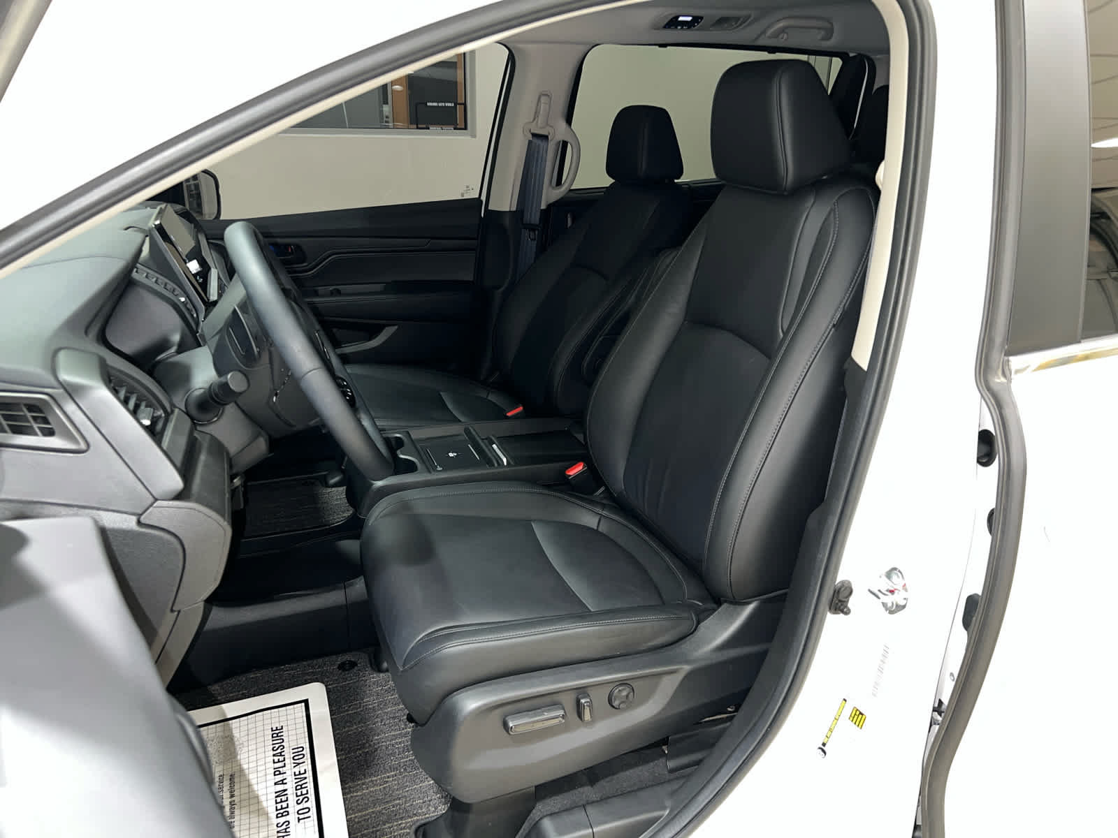 Used 2025 Honda Odyssey EX-L image 3