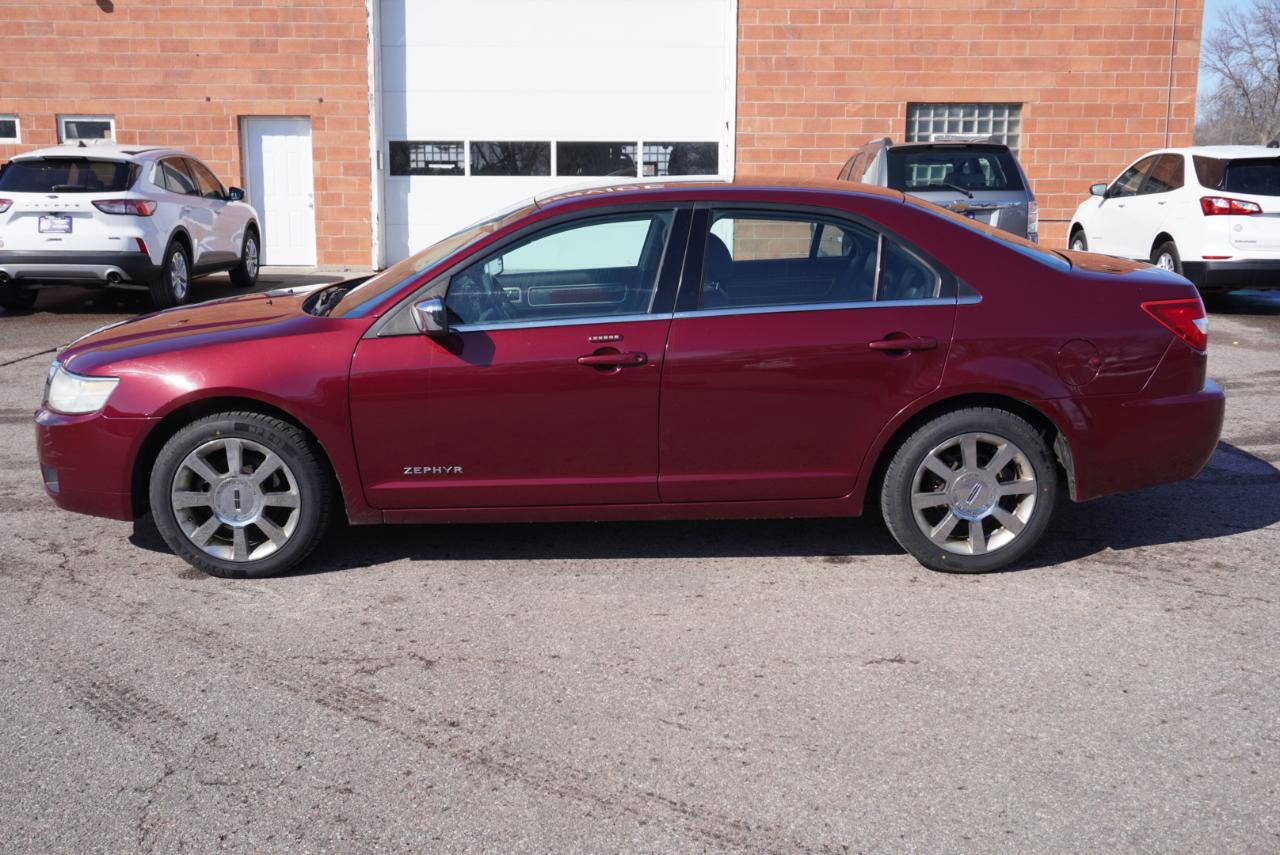 Used 2006 Lincoln Zephyr image 2