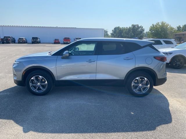 Used 2025 Chevrolet Blazer LT FWD image 3