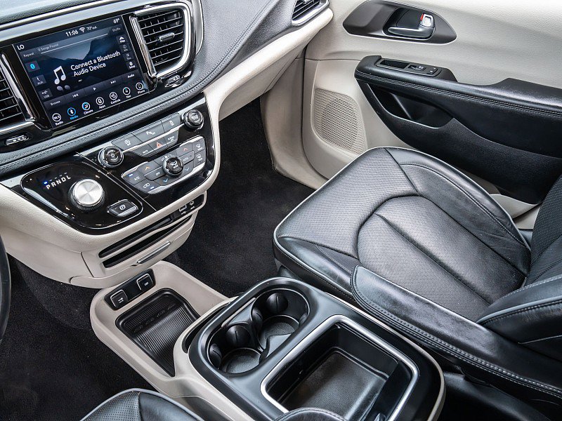 Used 2019 Chrysler Pacifica Limited FWD image 25