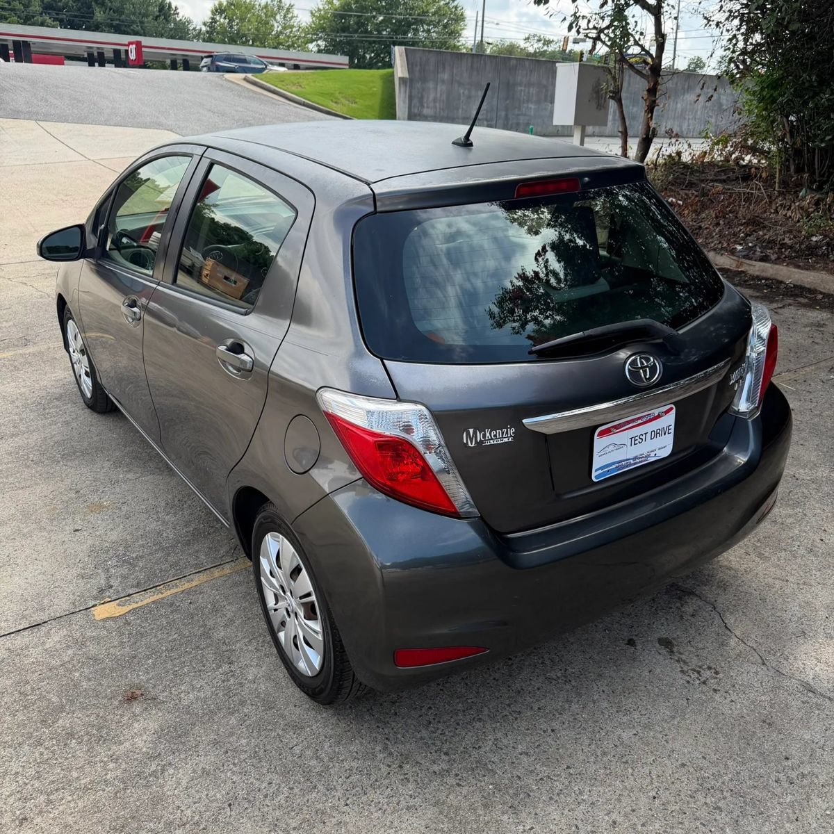 Used 2013 Toyota Yaris LE FWD image 5