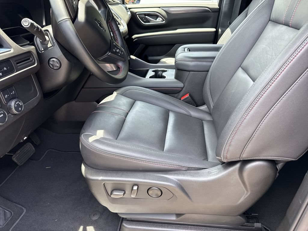 Used 2024 Chevrolet Suburban RST w/ Luxury Package AWD/4WD image 9