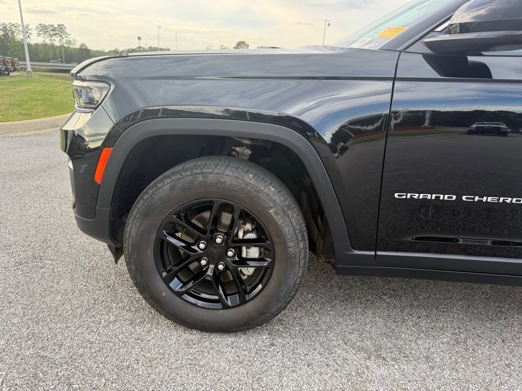 Used 2024 Jeep Grand Cherokee Laredo X image 24