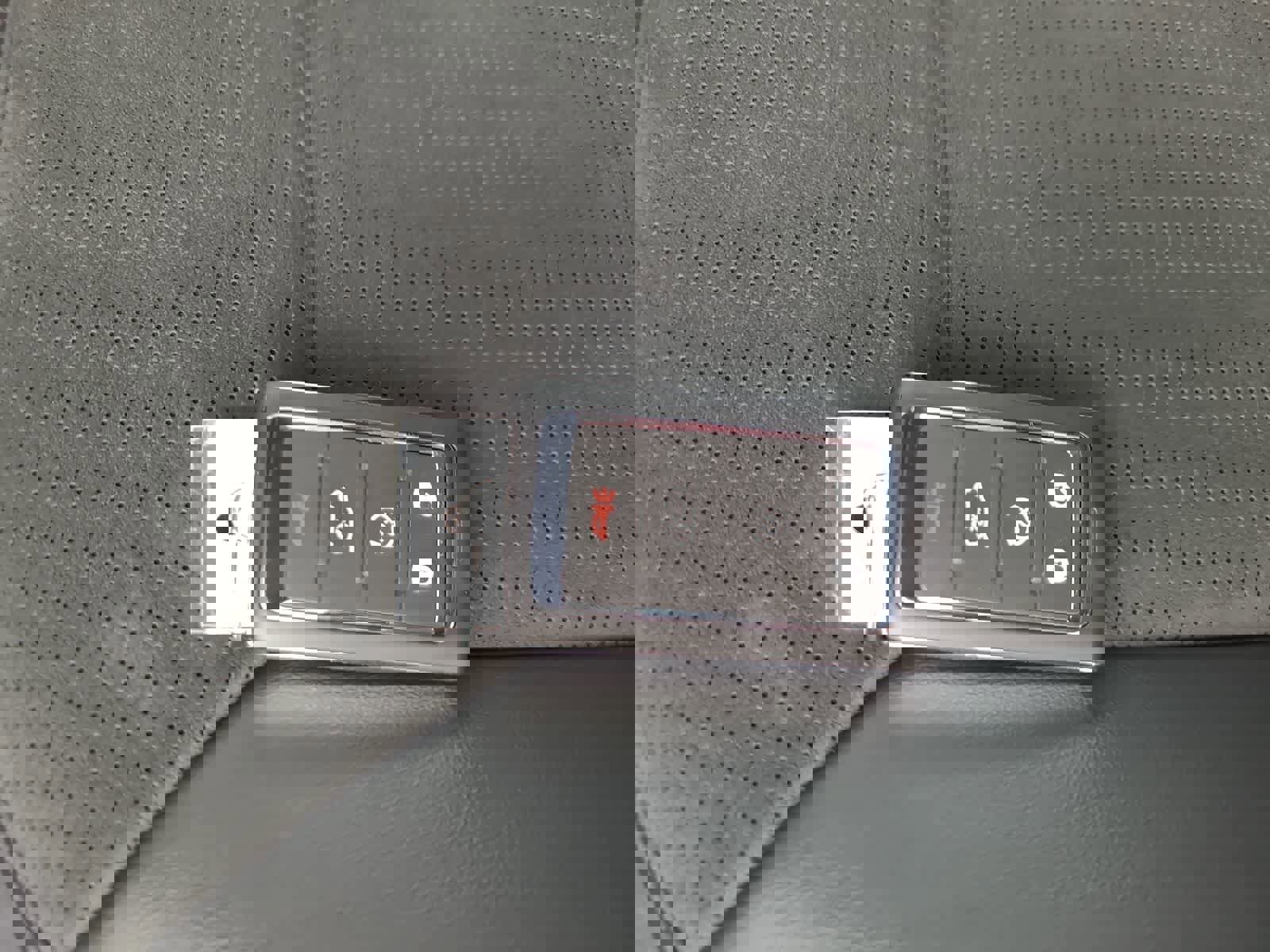 New 2025 Jeep Grand Cherokee Altitude image 28