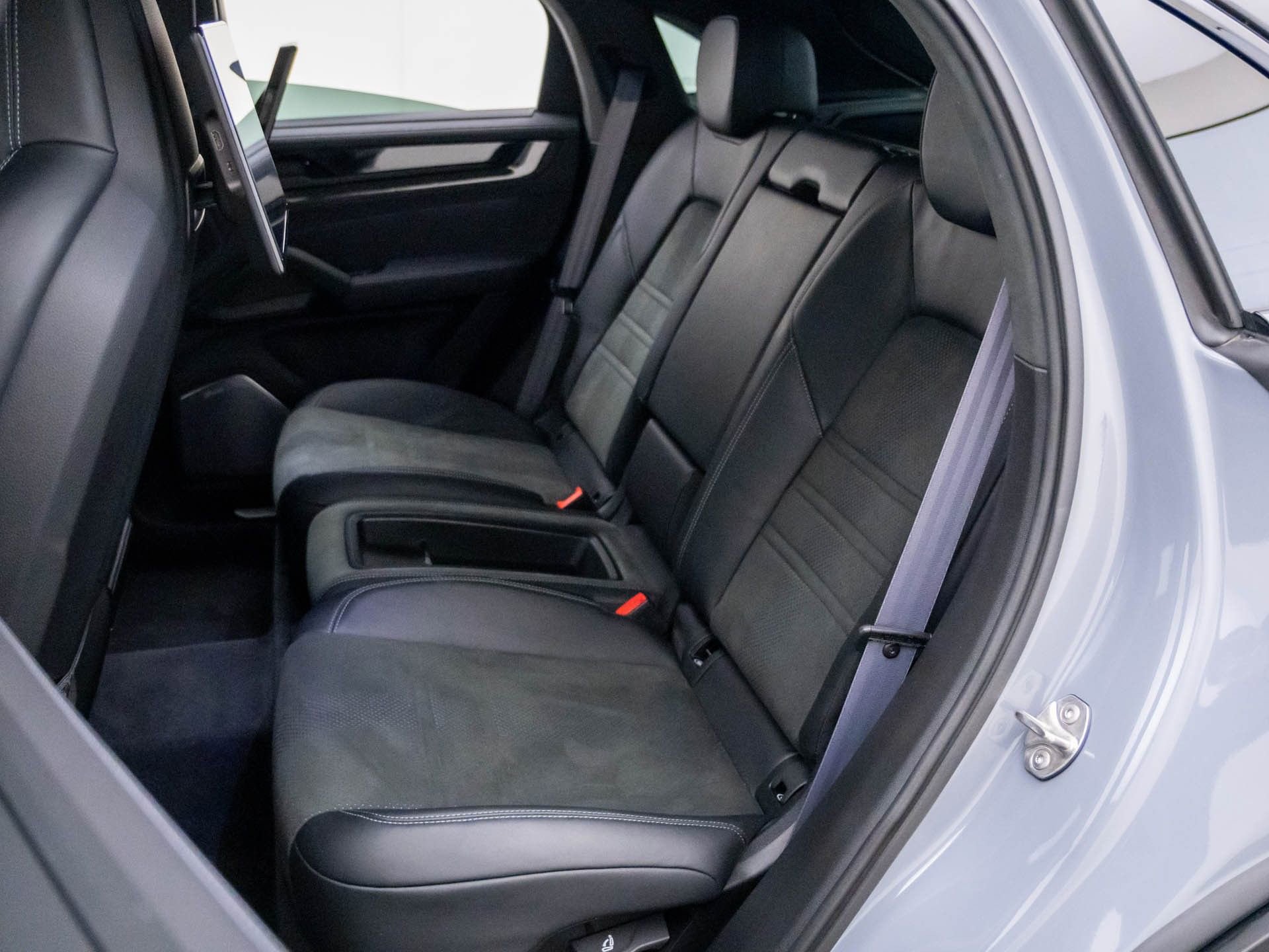 Used 2024 Porsche Cayenne Turbo GT image 16