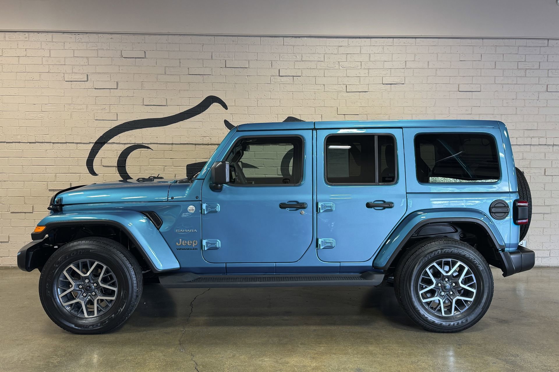 Used 2024 Jeep Wrangler Unlimited Sahara w/ Safety Group AWD/4WD image 9